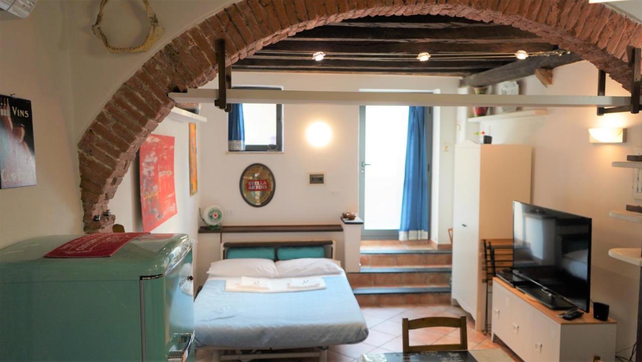 סאבונה La Taverna Di Gianni Near The Beach Italy Riviera מראה חיצוני תמונה