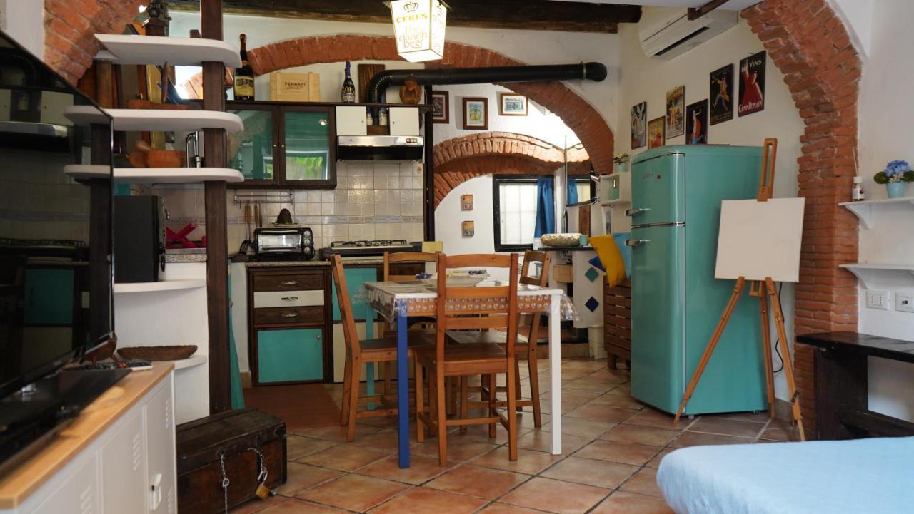 סאבונה La Taverna Di Gianni Near The Beach Italy Riviera מראה חיצוני תמונה